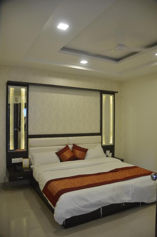 Hotel Krishna Galaxy Kanpur Exteriör bild