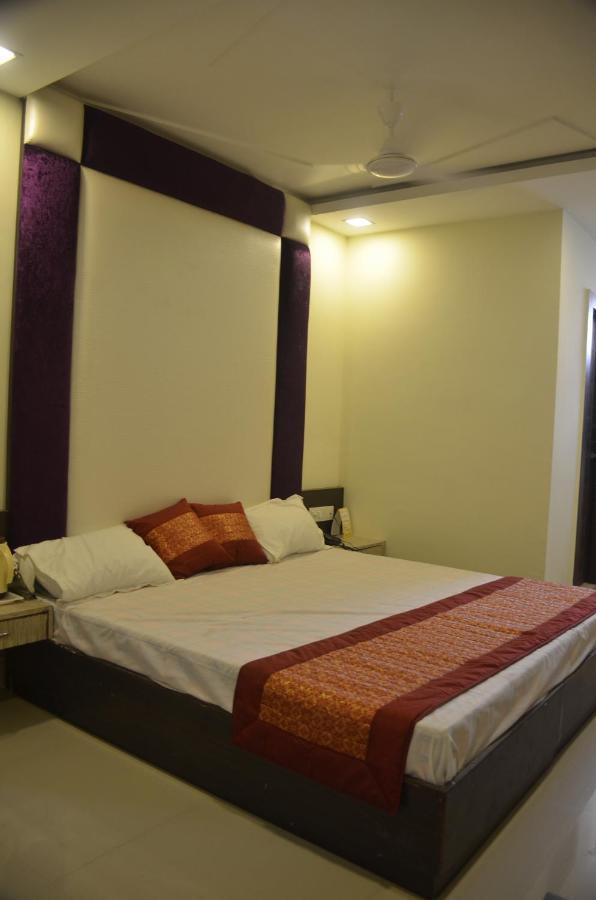 Hotel Krishna Galaxy Kanpur Exteriör bild
