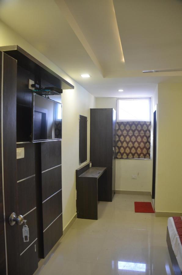 Hotel Krishna Galaxy Kanpur Exteriör bild