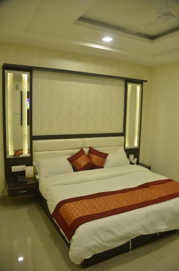 Hotel Krishna Galaxy Kanpur Exteriör bild